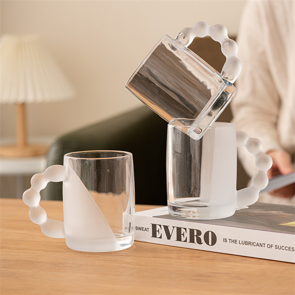 The art application in Glass Water Cups