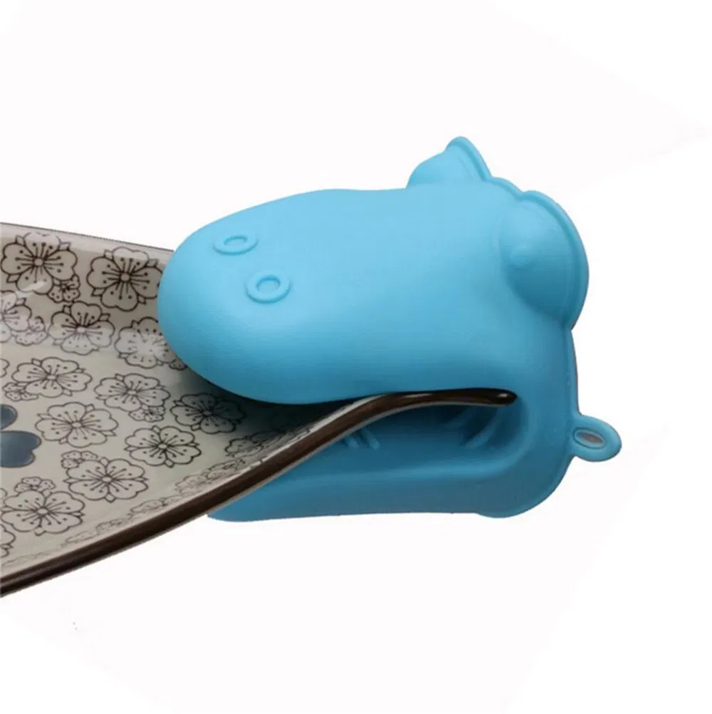 Textured Grip Area for Secure Holding Silicone Oven Mitts